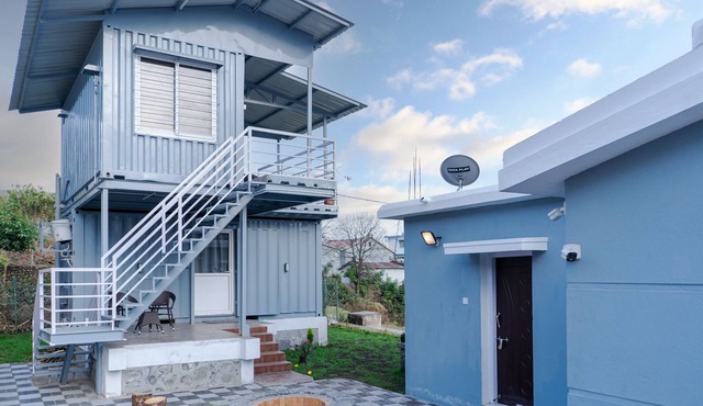Cozy capsule with mountain views 2bhk - Epass Support