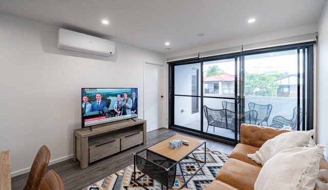 CS1 Hidden 2BR1BA Apt w parking walk to Westfield in Chermside