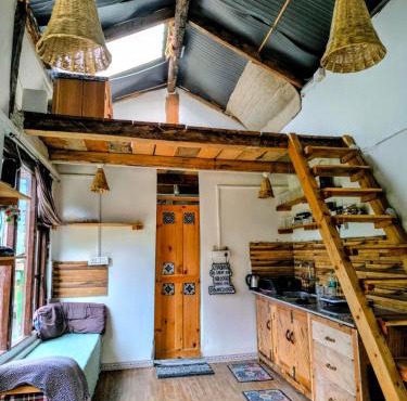 Cute Tiny Home Workation Peaceful Mountain Views by SiyaU in Nagar