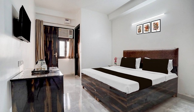 Deluxe Super Collection O Sector 7 Rohini