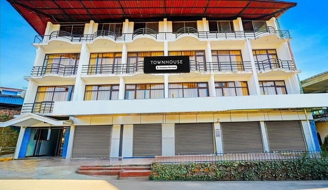 DeluxeHotel Raj