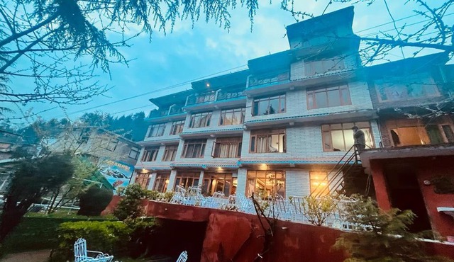 Devlok Resort - by DLS in Manāli