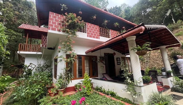 Duplex villa in the middle of the coffee estate with no neighbours around.