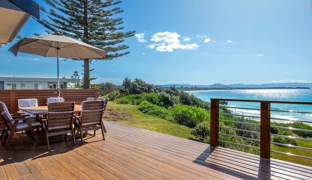 Eclipse - Absolute Beachfront with Stunning Views in Culburra Beach