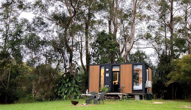 Eco-Friendly Tiny House Ideal for a Couples Retreat in Queensland in Peeramon