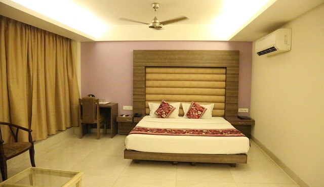 Elegant Suite near Habibganj Station