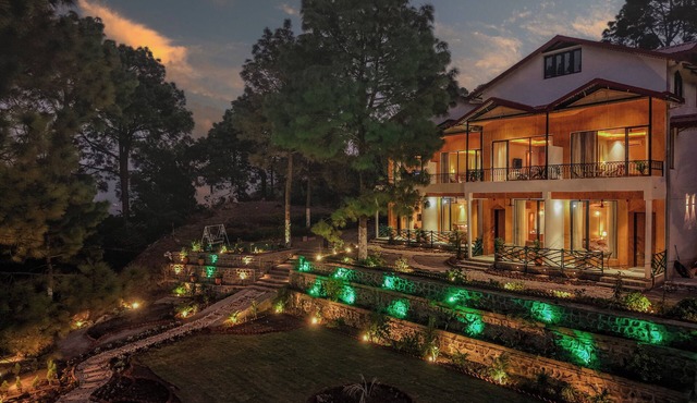 ELIVAAS 1BHK Pine View Resort