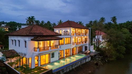 Elivaas Privé Villa Fleuve 6-BHK Riverfront Hideaway With Infinity Pool & Bathtub