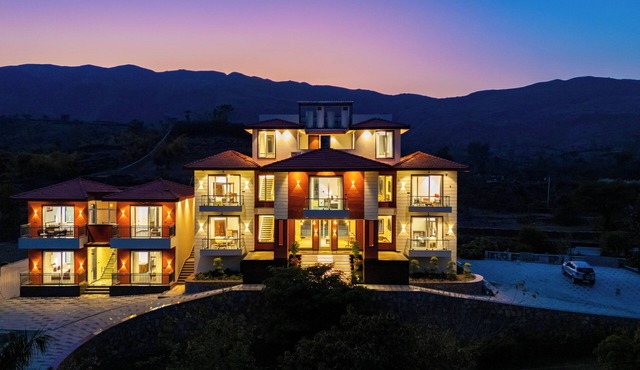 ELIVAAS Terra Cove 6 BHK Retreat with Pvt Pool