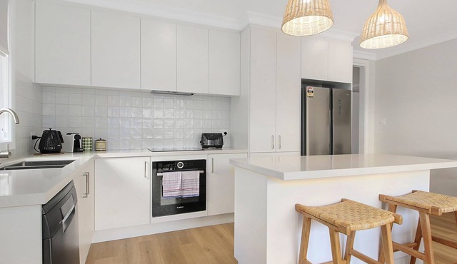 Enjoy picture frame views of Lake Sambell from the living room window! in Beechworth
