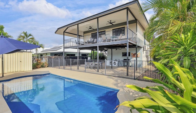 Epic Elevated Escape 5 Bedrooms Saltwater Pool in Rosebery