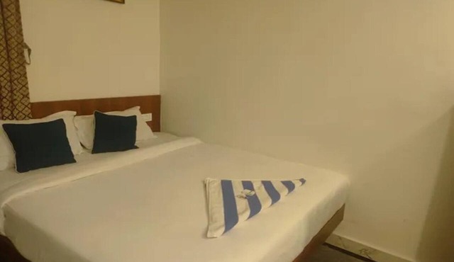 Fabhotel Dhaya Grand Inn