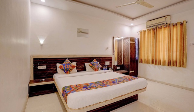 Fabhotel Green Crystal