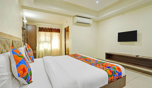 Fabhotel New Raadhey Guest Inn