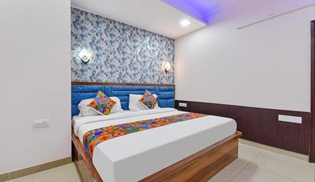 FabHotel SR Mani Railway Station