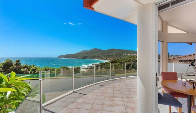Forster- Beachfront Views & Pool -Jewel of the Sea in Forster