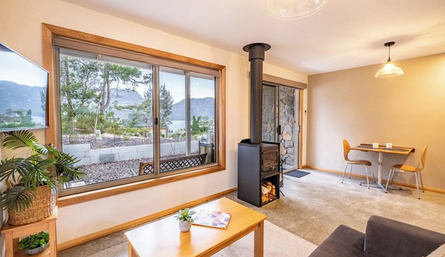Freycinet Stone Studio 8 - Freycinet Holiday Houses in Coles Bay