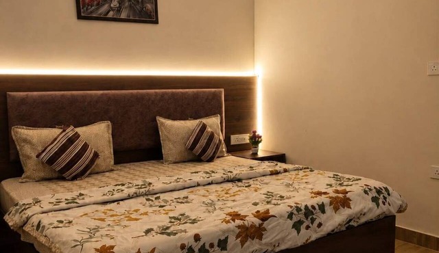 Golden Hours | Balcony Stay in Tapovan