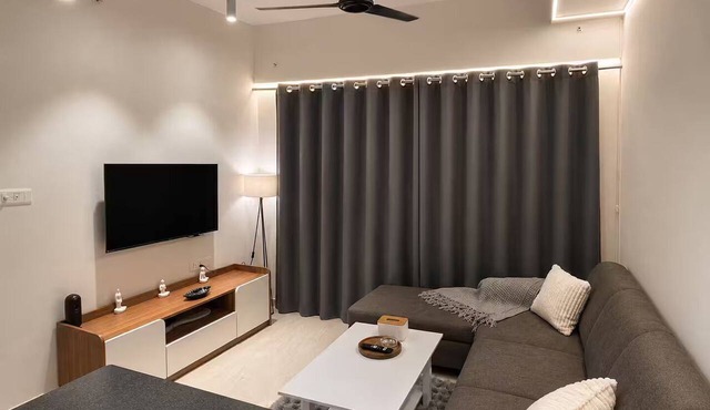 Greyflix Heaven°23/10 mins drive - Viviana, Korum