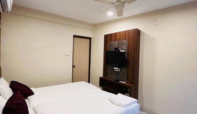 GYPSY HOTEL CUSAT