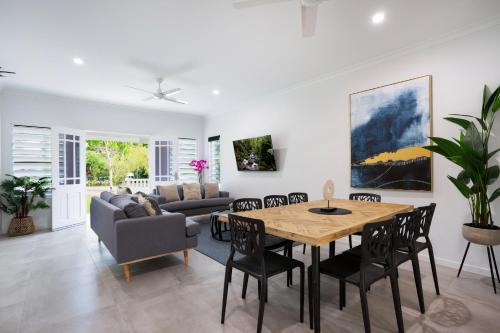 Hamptons Spa Villa - Edge Hill Cairns sleeps 9 Pet Friendly in Edge Hill