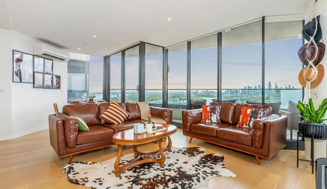 High-Floor St Kilda - Free Parking, NY Fireworks in Melbourne