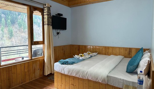 Hill Ice Guesthouse & Cafe - Mountain View & Balcony, Tosh in Tosh