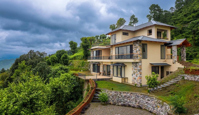 Hilltop 4 BHK Homestay near Bhimtal