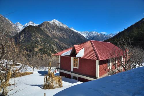 Himalaya Vista - 1km Uphill Hike from Main Road in Harsil