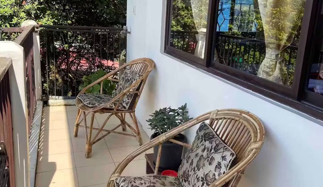 Himalayan Retreat - Mountain & city view in Darjeeling