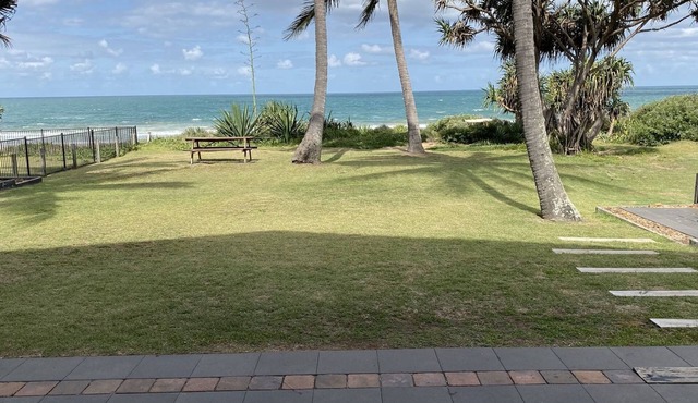 'Horizons' Unit 2 - Beachfront Unit in BARGARA