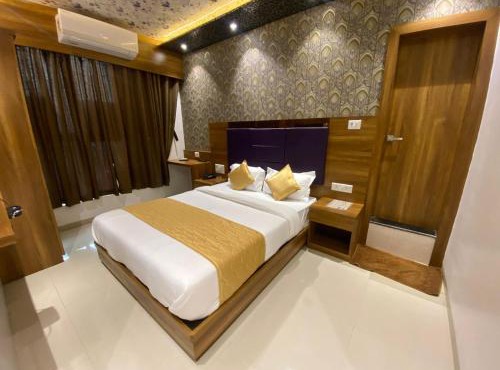Hotel BKC CROWN - Near Trade Centre, Visa Consulate