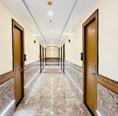 Hotel Breeze Bay BKC - Near US Embassy