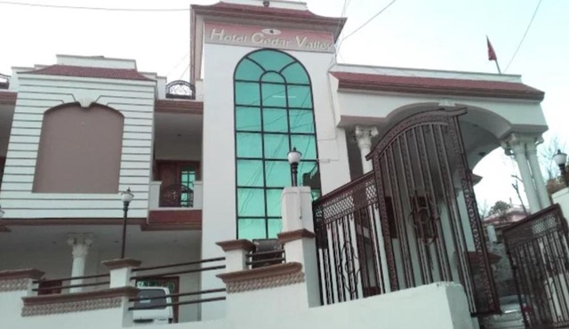 Hotel Cedar Valley in Lohaghāt