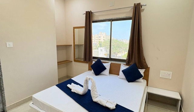 Hotel Darshan Palace - Near Dwarka Railway Station & Shree Dwarkadhish Temple