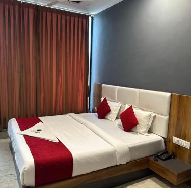 Hotel Dumas Near Airport