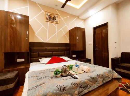 HOTEL LAND ROYAL STAYS - Premium Rooms In Budget