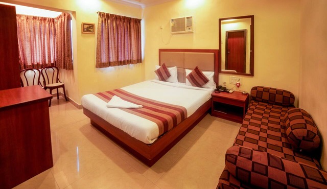 Hotel Lucky Near BKC