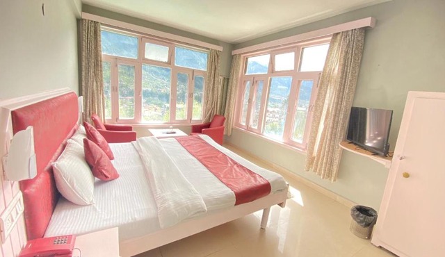 Hotel Meadows Manali
