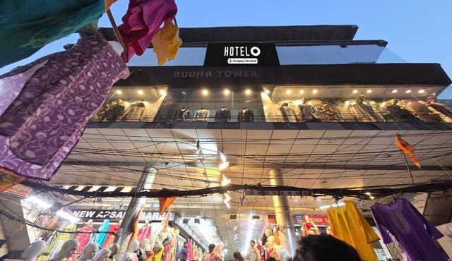 Hotel O Sector 18 Metro station