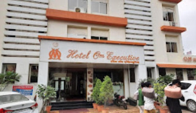 Hotel Om Executive, Satara in Satara