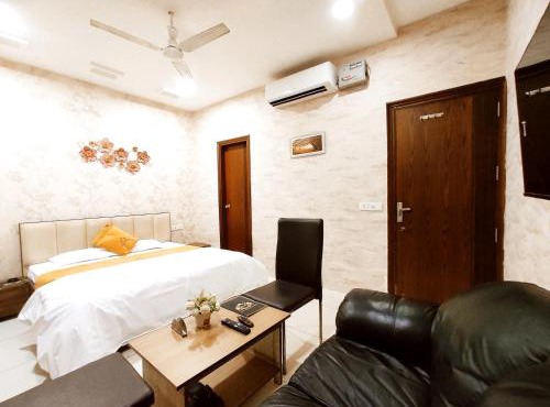 HOTEL ROYAL CROWNE - Resort, Swimming Pool, Banquet Hall, Premium Rooms