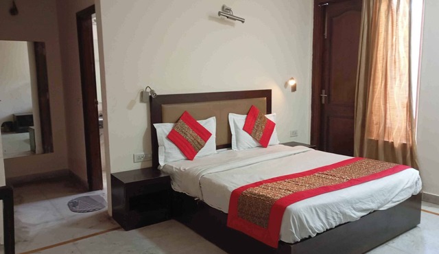 Hotel Royal India - South City 1