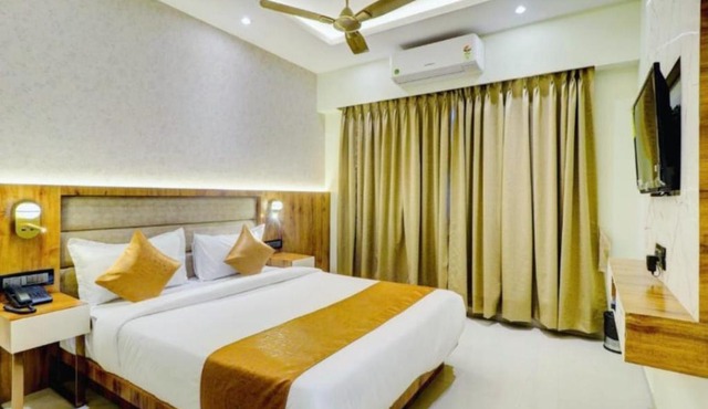 Hotel S R PLAZA