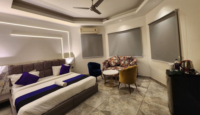 Hotel Square 9 Inn in Gurugram