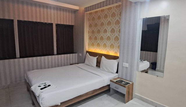 Hotel Tan Square Inn Lodge in Pune