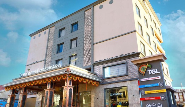 HOTEL THE GRANDLADHUKARA