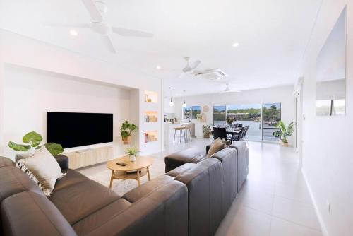 'Infinity's Edge' Darwin Luxury Waterfront Oasis in Darwin