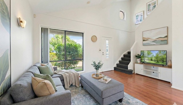 Ingleburn Standalone Townhouse, Walk to Train, in Ingleburn