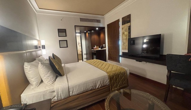 Iris Hotel